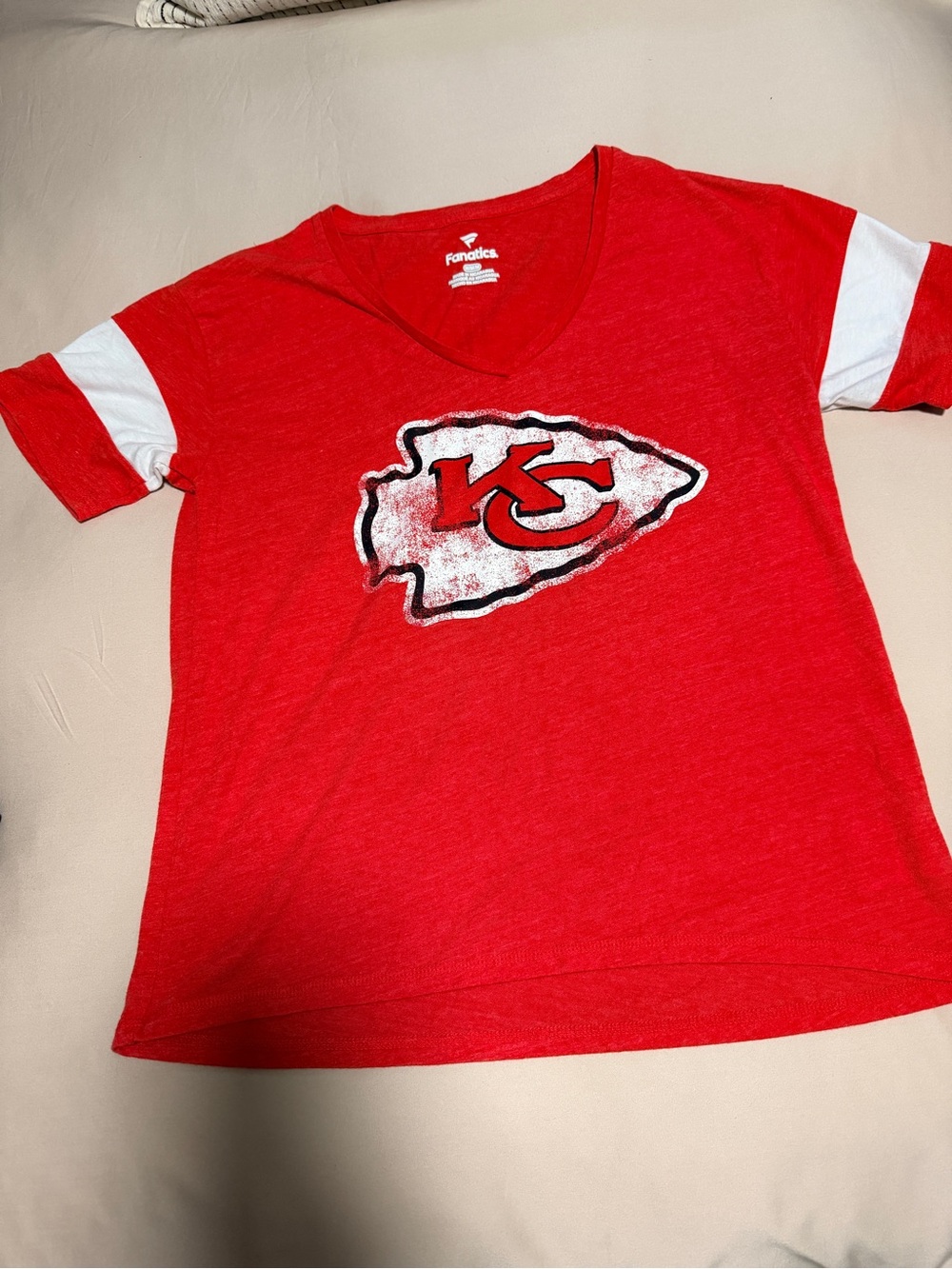 Fanatics Red V-Neck Kansas City Chiefs Tee with White Sleeve Panels